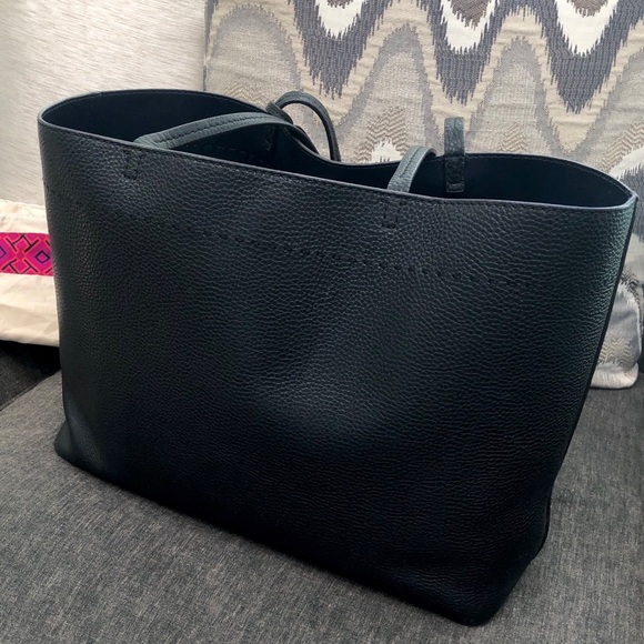 HOST PICK!🔥Tory Burch Tassel Leather Tote Handbag - Picture 8 of 13